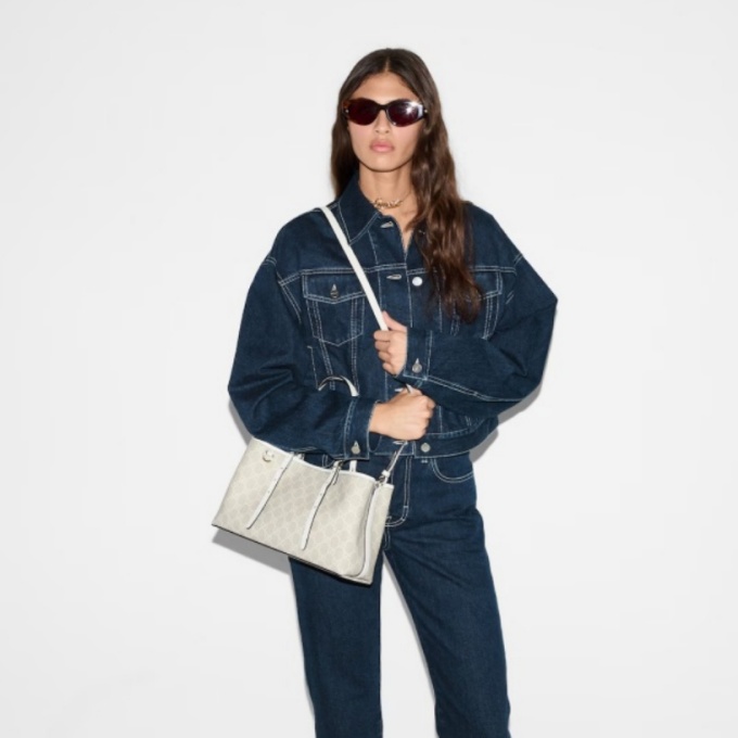 gucci gg emblem medium tote bag #815214